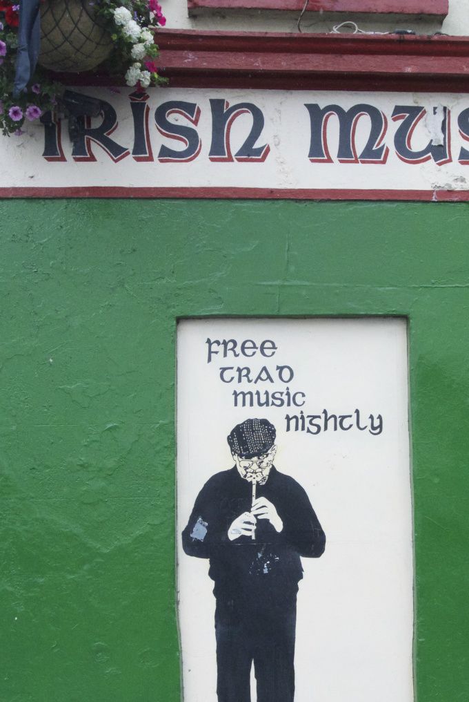 Blarney Pilgrims - Good ol’ Swirish Music! 
Wall painting in Galway
Photo Rolf Hansson
